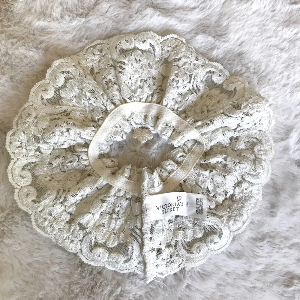 VINTAGE Victoria’s Secret Bridal Lace Garter Band Ivory Pearls Sequins New OS‎